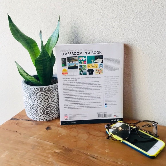 Adobe Illustrator CC Classroom in a book 2017 - Picture 3 of 5